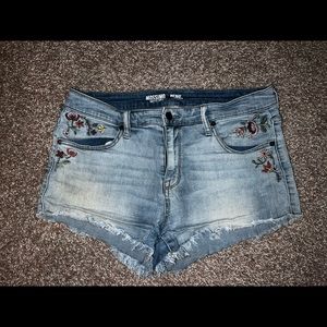 Used Mossimo Embroidered Denim Shorts in Size 12/31